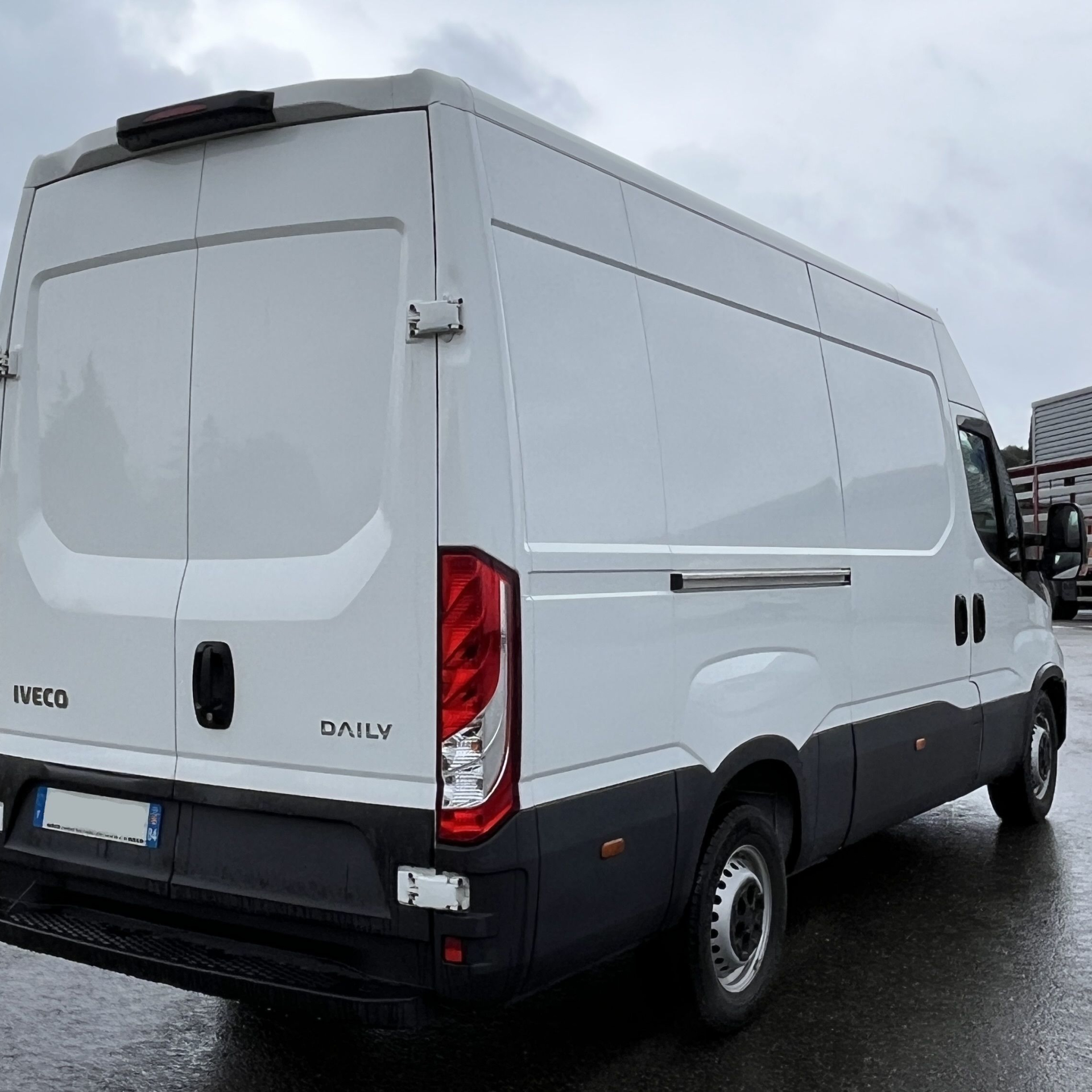 IVECO Daily 35S14V12 140 cv fourgon 12m3