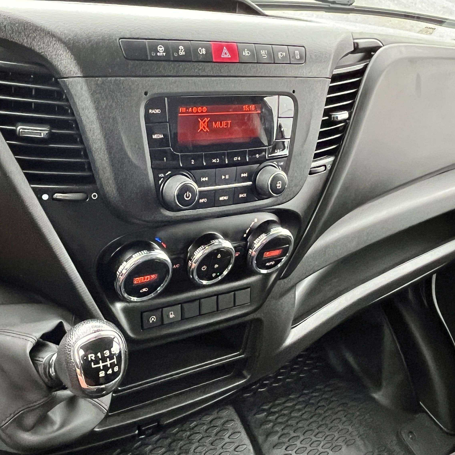 IVECO Daily 35S14V12 140 cv fourgon 12m3