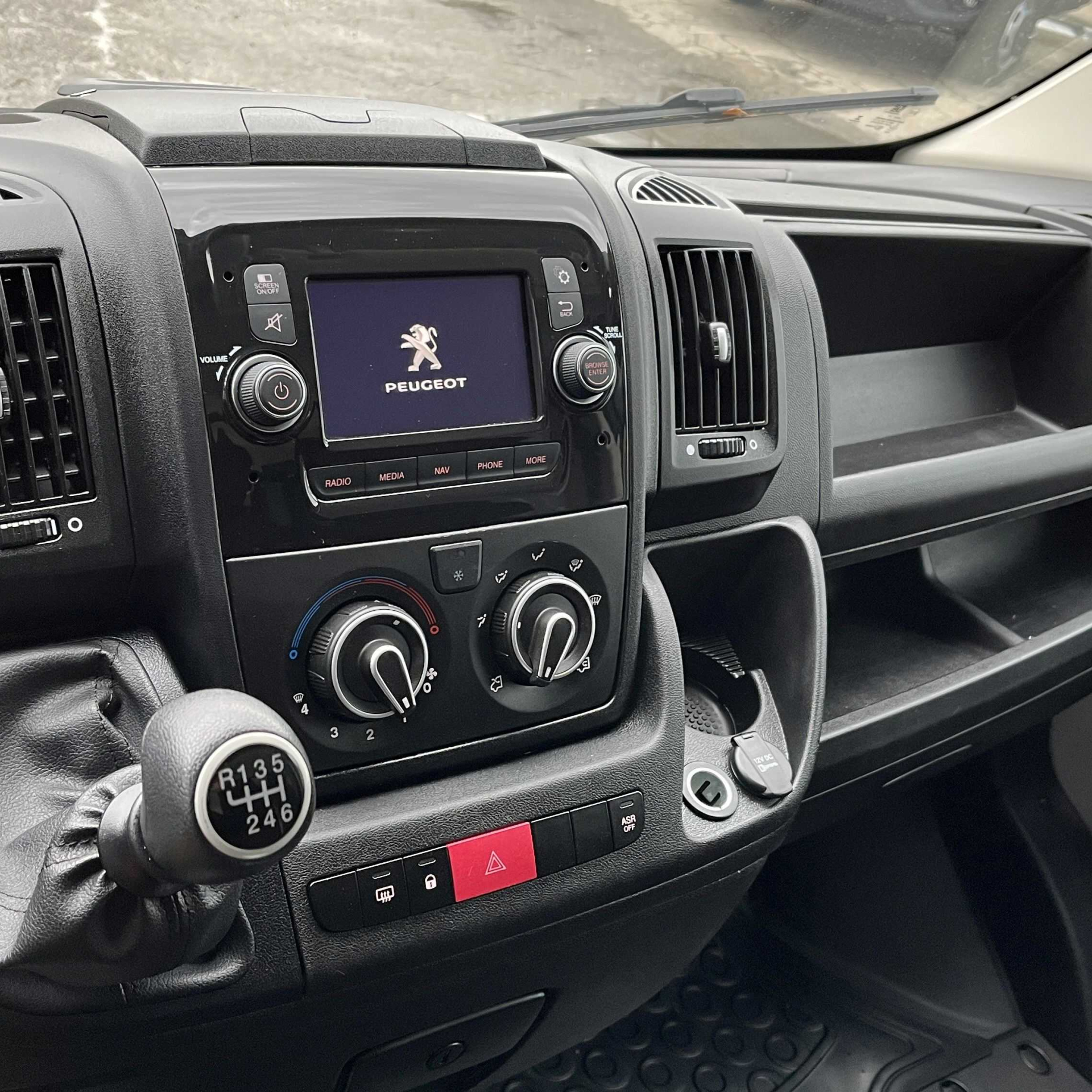 PEUGEOT Boxer 165cv caisse hayon