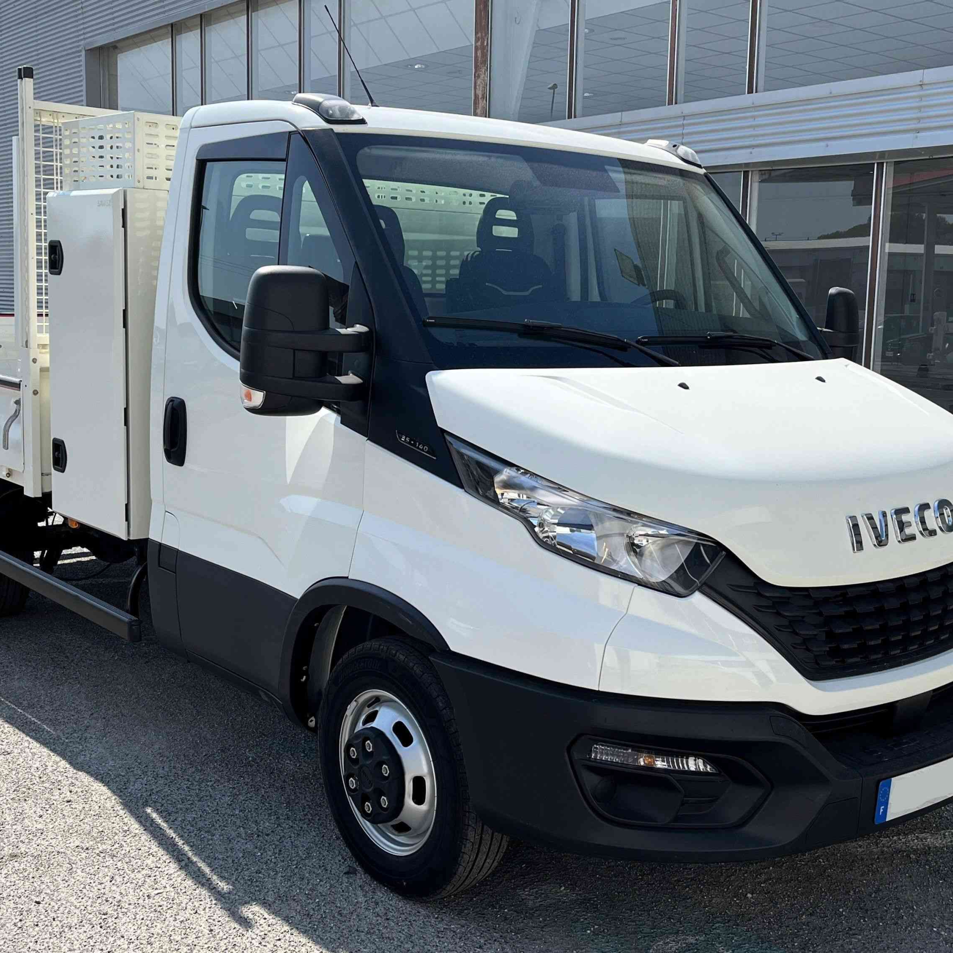 IVECO Daily 35C14 140cv benne coffre + panier