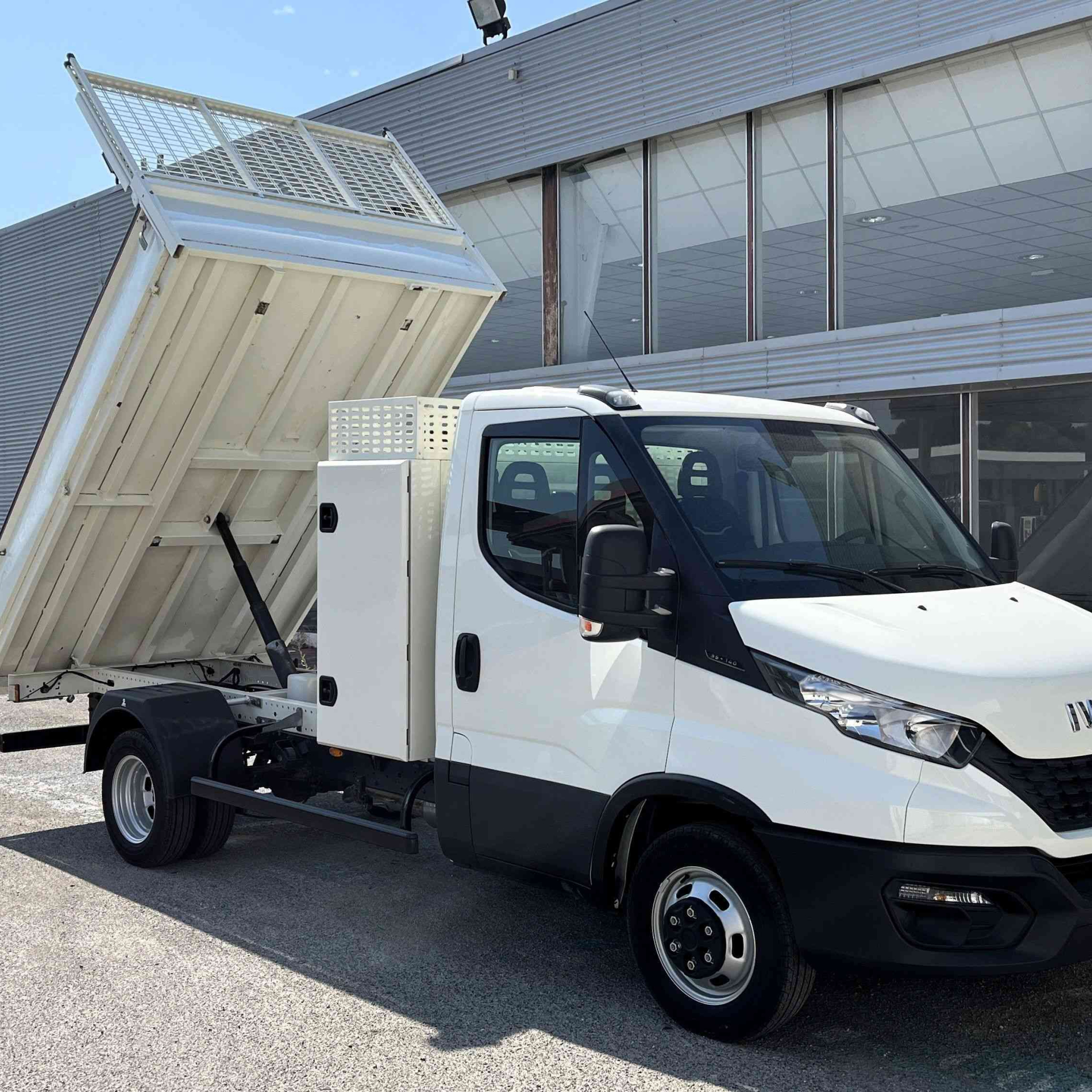 IVECO Daily 35C14 140cv benne coffre + panier