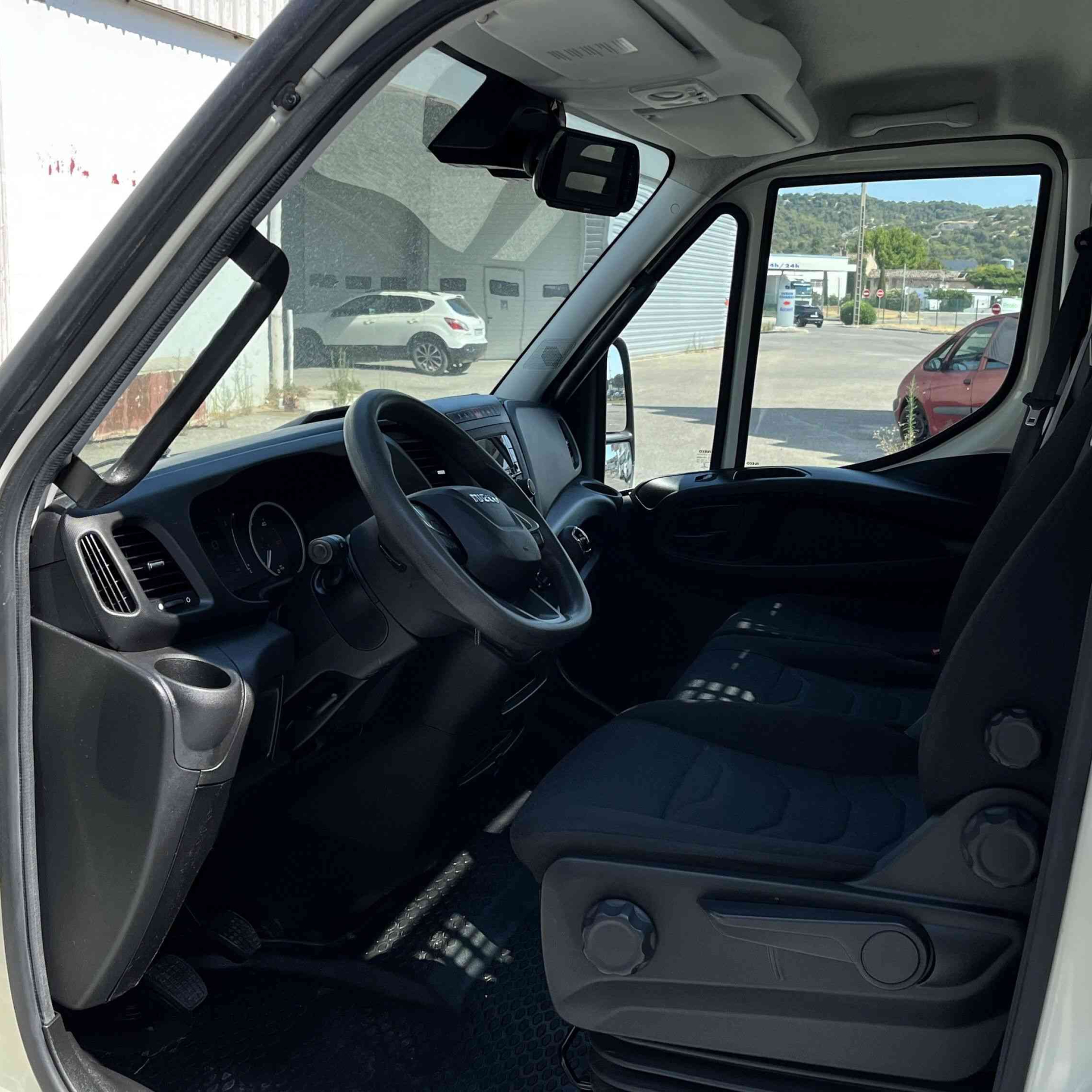 IVECO Daily 35C14 140cv benne coffre + panier